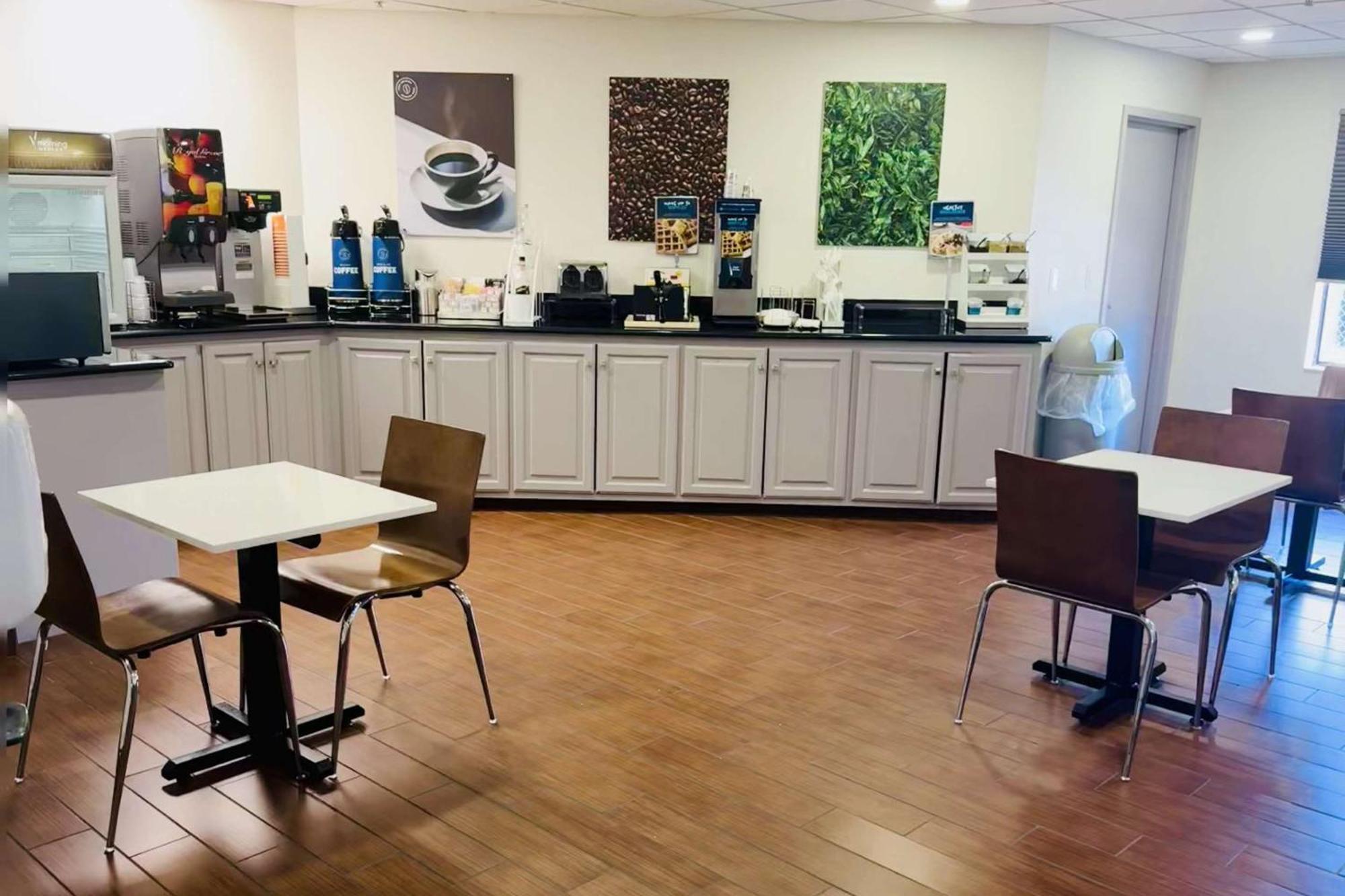 Clarion Pointe Albemarle Hotel Екстериор снимка