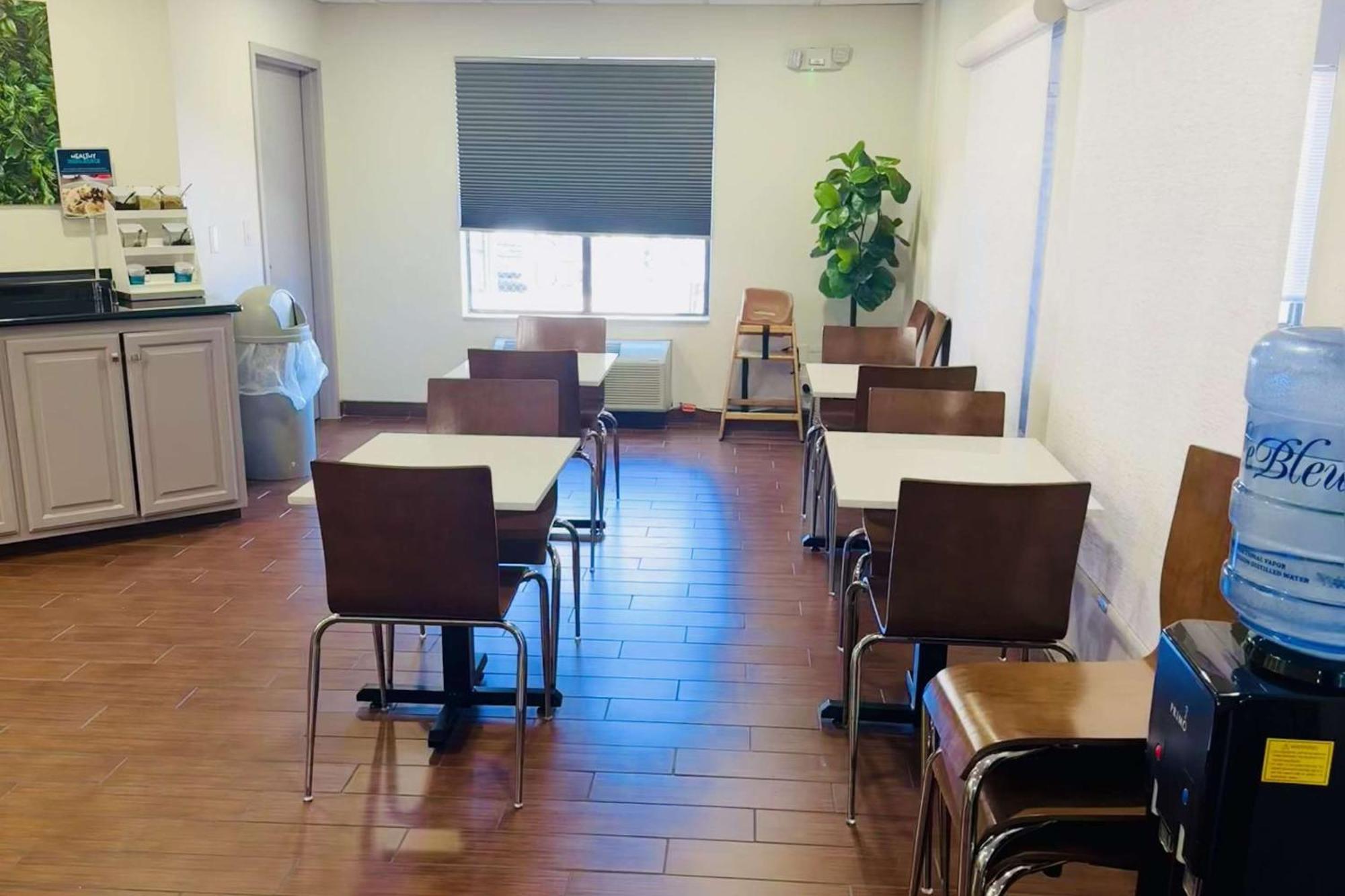 Clarion Pointe Albemarle Hotel Екстериор снимка