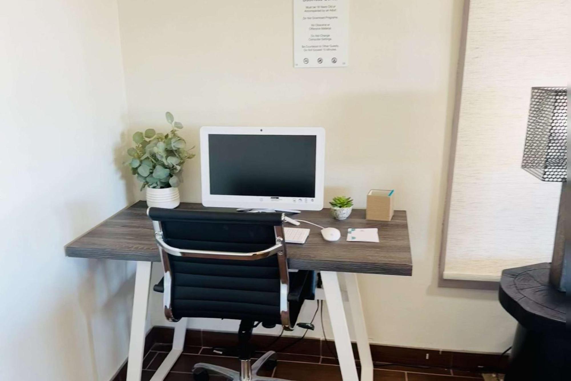 Clarion Pointe Albemarle Hotel Екстериор снимка