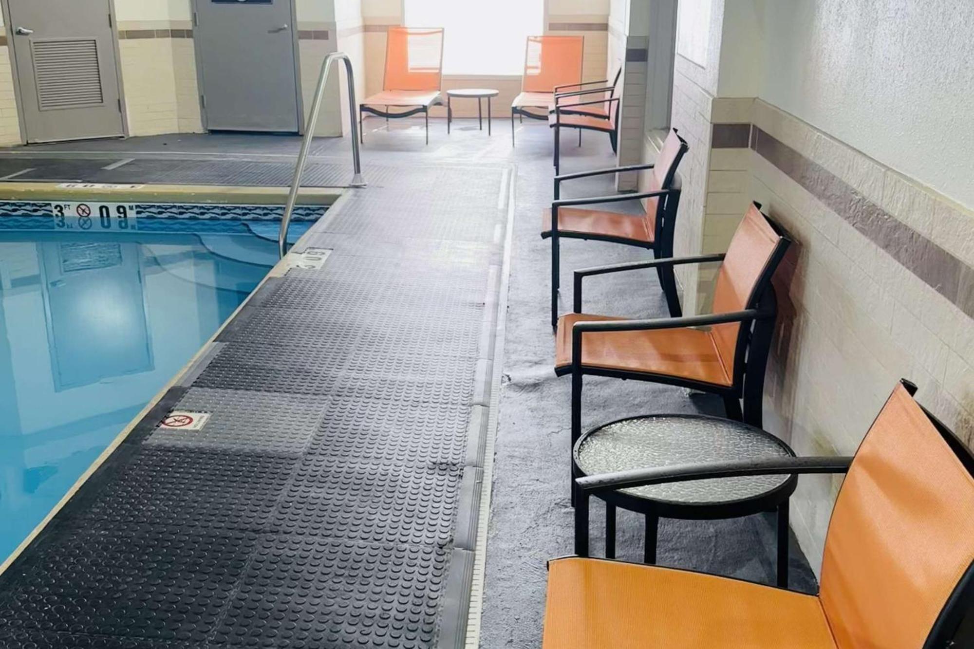 Clarion Pointe Albemarle Hotel Екстериор снимка