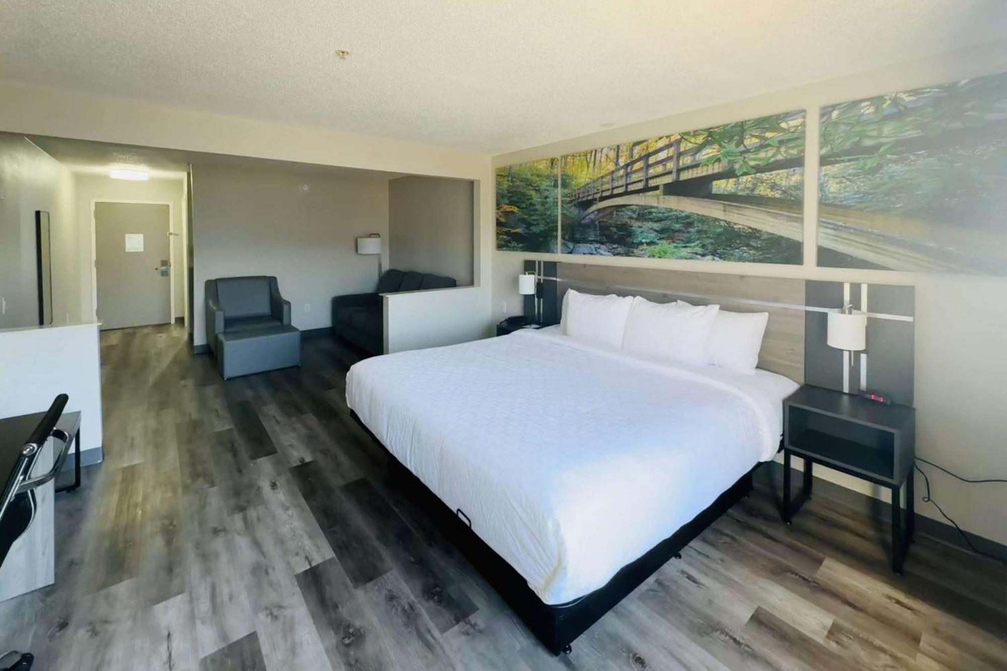 Clarion Pointe Albemarle Hotel Екстериор снимка