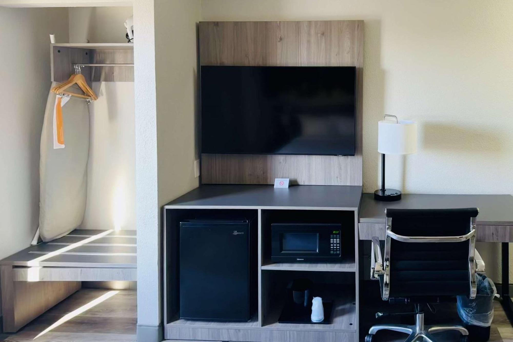 Clarion Pointe Albemarle Hotel Екстериор снимка