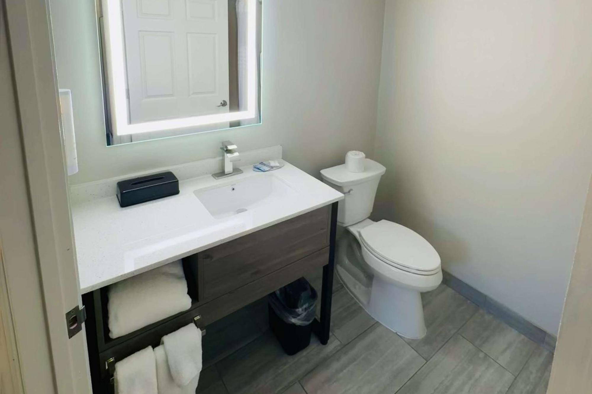 Clarion Pointe Albemarle Hotel Екстериор снимка