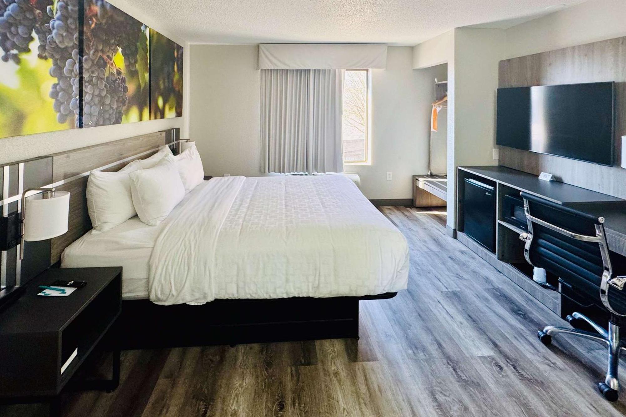 Clarion Pointe Albemarle Hotel Екстериор снимка