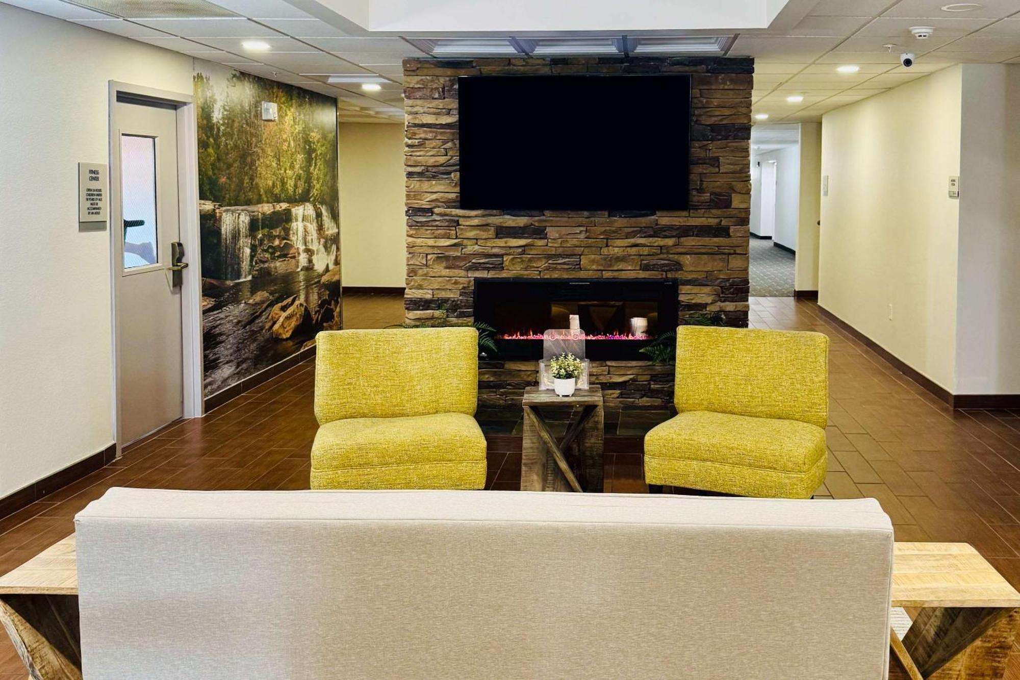 Clarion Pointe Albemarle Hotel Екстериор снимка