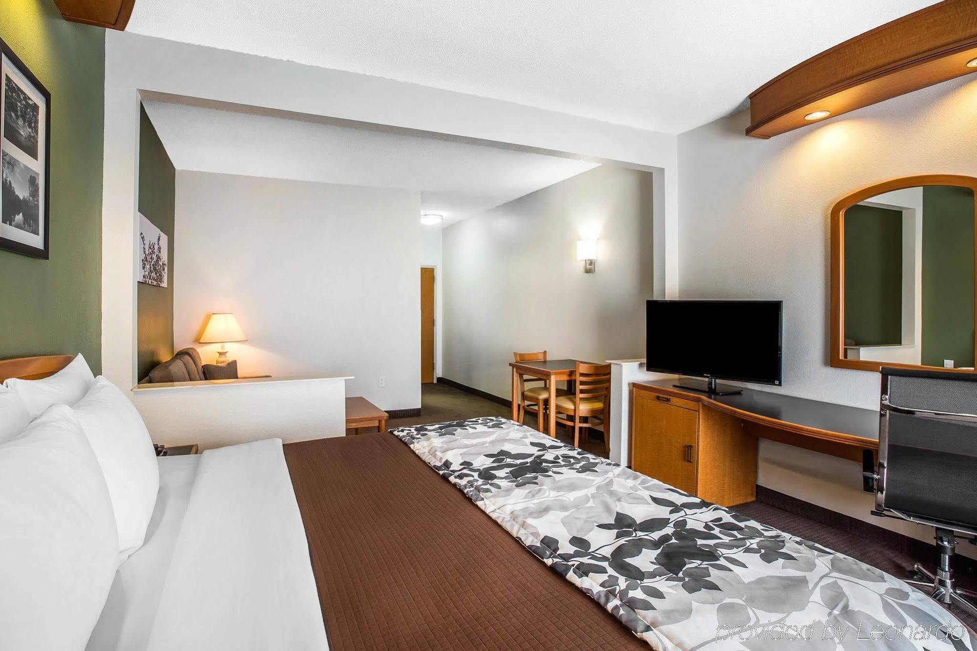 Clarion Pointe Albemarle Hotel Екстериор снимка
