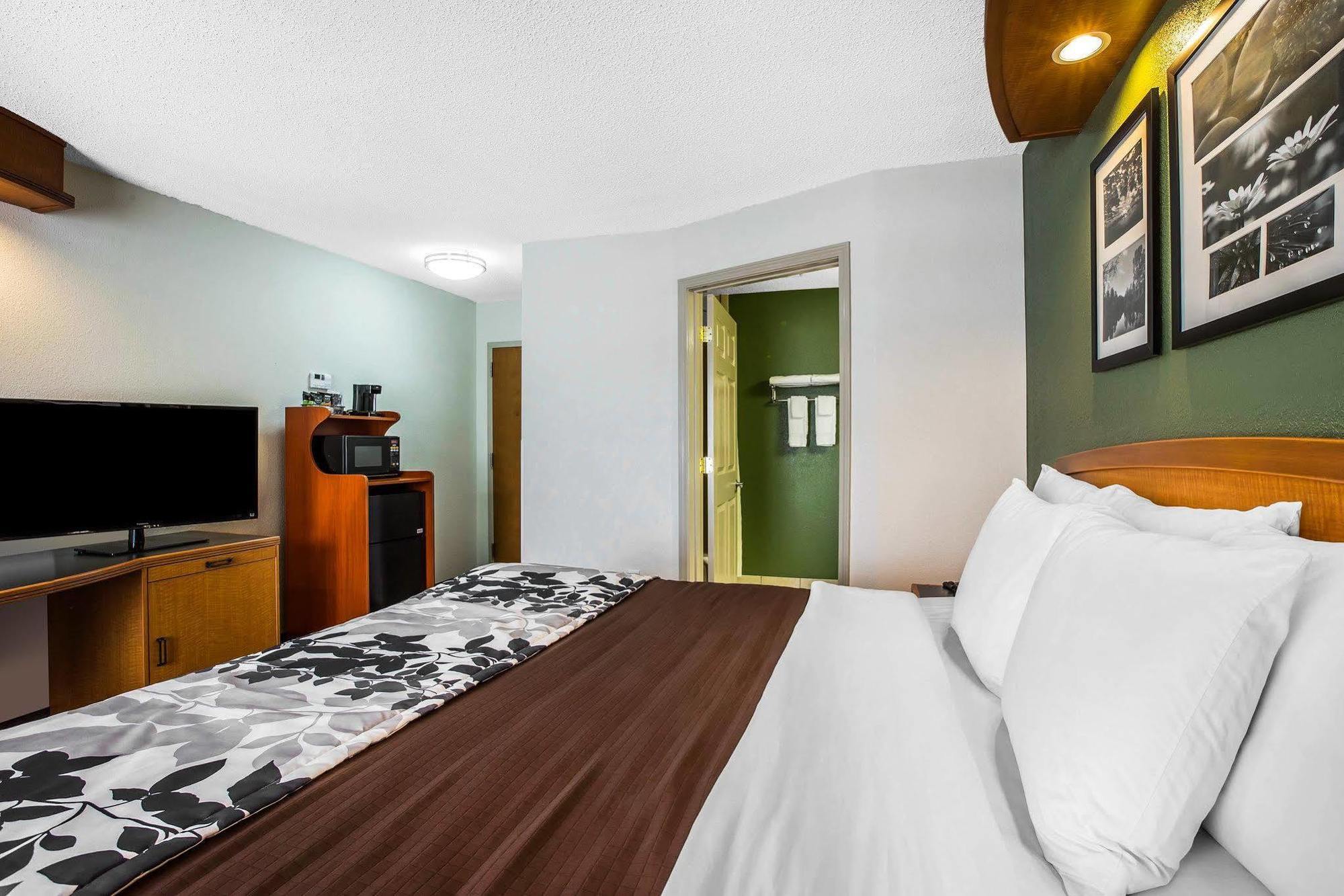 Clarion Pointe Albemarle Hotel Екстериор снимка